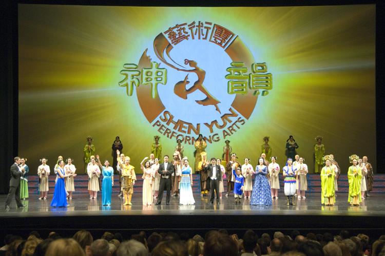 Shen Yun curtain call in San Diego