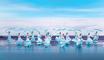 Chinese Ribbon Dance (Shen Yun Dance Performance) 