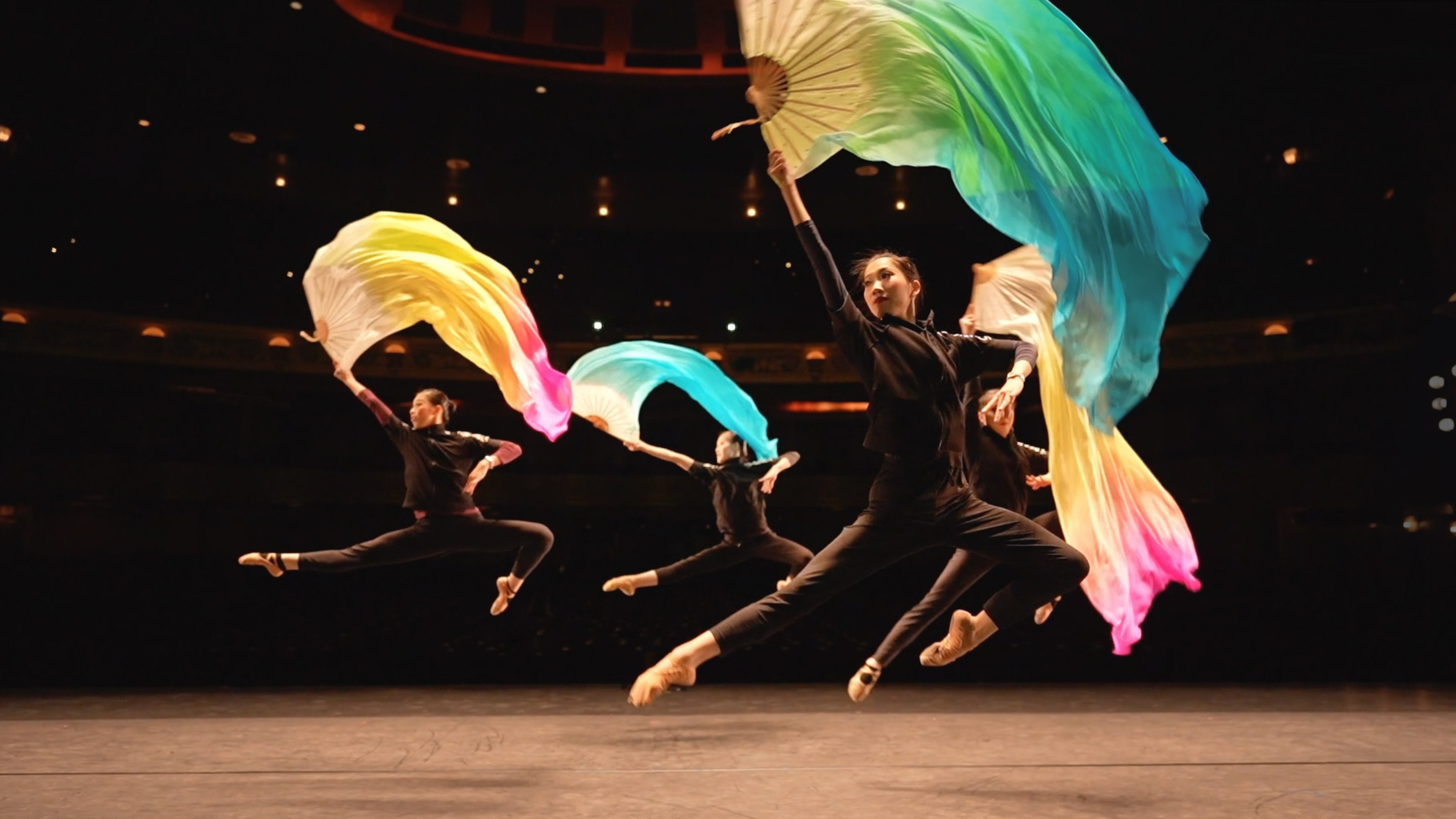 Rippling Swirls - Shen Yun dance performance
