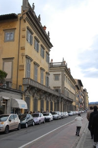 A passeggio per le vie di Firenze (TK Kuo).