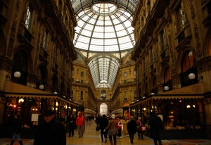 Einkaufszone Vittorio Emanuele II Galerie in Mailand von innen. (TK Kuo)