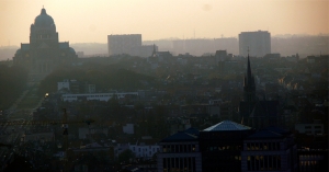 La nostra prossima destinazione&mdash;Bruxelles, con questa vista dalla palestra del nostro albergo (Annie Li).