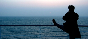 De Francia viajamos a Irlanda en barco durante la noche, y al amanecer el bailar&iacute;n Gary Liu ya estaba trabajando duro (Annie Li).