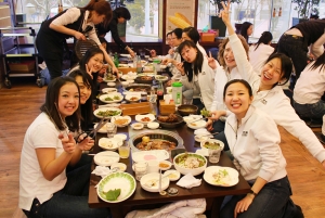 Echtes koreanisches Kimchee &mdash; beachte es gibt drei Arten von eingelegtem Gem&uuml;se, das in die Bl&auml;tter eingeh&uuml;llt wird (als Erg&auml;nzung zum gegrillten Fleisch). (Yang Song)