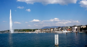 Det m&aring;ste f&ouml;rst&aring;s finnas minst ett foto fr&aring;n Gen&egrave;vesj&ouml;ns ber&ouml;mda vattenfont&auml;n Jet d&#039;Eau som bokstavligen betyder vatten jet eller p&aring; spanska aqua jet. (Annie Li)