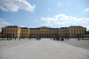 Endlich in Wien, wo wir vor und nach unseren Auff&uuml;hrungen Gelegenheiten hatten, besondere Sehensw&uuml;rdigkeiten wie das Schloss Sch&ouml;nbrunn zu besuchen. (TK Kuo)