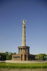 Immer noch auf dem Weg nach Wien, hielten wir in der deutschen Hauptstadt an und sahen Sehensw&uuml;rdigkeiten, von der Berliner Siegess&auml;ule von 1873&hellip; (TK Kuo)