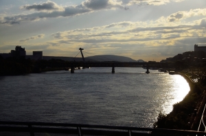 Floden Donau rinner igenom Slovakiens huvudstad, Bratislava. Medan vi hade f&ouml;rest&auml;llningar h&auml;r var Bratislava &auml;ven v&auml;rdstad f&ouml;r VM i ishockey. (TK Kuo)