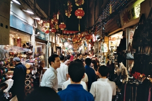 The famous Shilin Night Market in Taipei provides great shopping for all kinds of knickknacks. (Jacob Wallenberg)