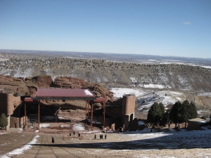 Het uitzicht van de top van het Red Rocks Amphitheater.