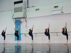 Young dance students at Taiwan&#039;s Fei Tian Academy of the Arts showing lots of potential.