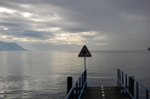 근처에서 이런 사람을 보셨나요? (스위스 몽트뢰(Montreux)의 제네바 호수(Lake Geneva)