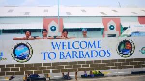 Saint Lucy, Barbados. I ballerini (da sinistra) Ben Chen, Jeff Sun, Alvin Song e Mark Kao si rilassano mentre si sentono i benvenuti nei Caraibi.