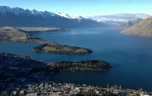 Nous voici de l&#039;autre c&ocirc;t&eacute; du globe au-dessus de Queenstown en Nouvelle-Z&eacute;lande. Photo de Ying Han (voir photo suivante)