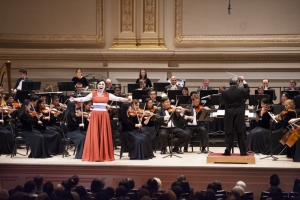 Il soprano Haolan Geng ha eseguito &#039;Lo scopo della vita&#039;, con la Shen Yun Symphony Orchestra, diretta da Milen Nachev.