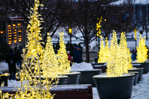 Persino molto dopo il Capodanno, lo spirito del Natale era ancora nell&rsquo;aria mentre camminavamo a Vieux Montr&eacute;al (Old Montreal)