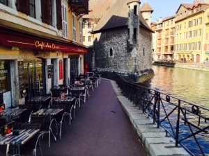 A few of us got our morning cappuccinos at this charming caf&eacute;. We were soon reminded that, in Europe, you must declare your intent to stay or to go if you wish to avoid international incidents involving occupying tables with paper cups. (Steve Feng)