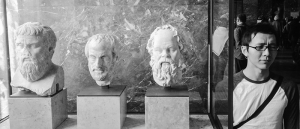ギリシアの四哲？　プラトン、アリストテレス、ソクラテス、そしてスティーブ。（スティーブ・フェンのiPhoneで撮影）