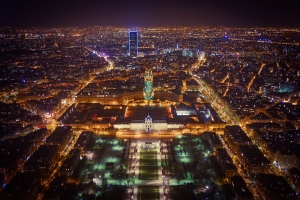 パリ、エッフェル塔から臨むアンバリッド広場（ナポレオンの墓）。（撮影：ベン・チェン）