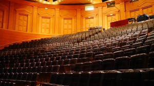 巴塞罗那美丽的Theatre Nacional de Catalunya 剧院。（舞蹈演员Sebastien Chun）