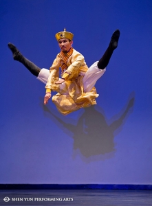 Eden Zhu, gold winner of the female junior division, performs at New Tang Dynasty Television&rsquo;s International Classical Chinese Dance Competition in New York.