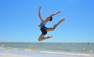 Lily Wang performing a technique called the yuan bao jump 元寶跳. (photo by Regina Dong)