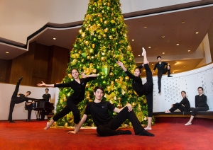 Season&#039;s greetings from the Shen Yun artists. From left: Peter Huang, Tim Lam, Eden Zhu, Danny Li, Xu Lian, Jay Huang, Jaling Chen, and Hsiao-Hung Lin. Season&#039;s greetings from the Shen Yun artists. Clockwise from left: Tim Lam, Danny Li, Peter Huang, Xu Lian, Jaling Chen, Jay Huang, Hsiao-Hung Lin, and Eden Zhu.