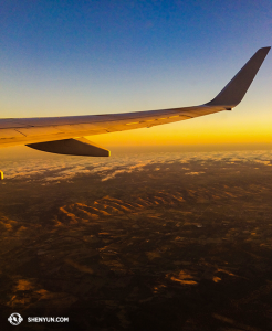 …just in time to catch the sunset on the way to Auckland. (photo by dancer Lily Wang)