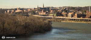 Řeka Potomac při pohledu ze střechy Kennedy Center. (fotil tanečník Kenji Kobayashi)
