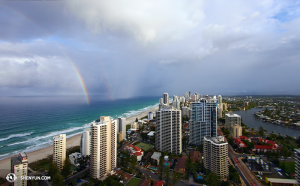 Avez-vous souvent vu un double arc en ciel ? (Photo par le danseur Ben Chen)
