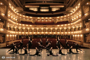 Juste pour le plaisir ! - La Shen Yun Touring Compagny au Bass Performing Hall de Fort Worth, au Texas. (Photo par Tim Wu)  
