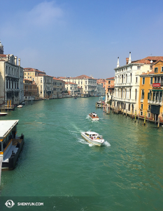 Du Pont de l'Accademia à Venise, une prise de vue du quartier de Dorsoduro. (Photo par la projectionniste Annie Li)
