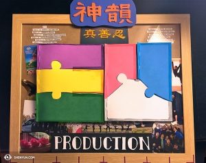 Goodbye Europe and hello Canada! Shen Yun International Company finished its Europe tour and started performing in eastern Canada - but not before leaving a thank you gift for their hosts, the European Falun Dafa Association. (photo by projectionist Annie Li)
