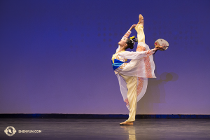 Shen Yun&rsquo;s Ellie Rao, die een eervolle vermelding kreeg in de klasse volwassen vrouwen.