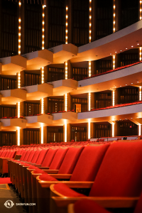 Under tiden i Ottawa uppträder Shen Yun World Company vid National Arts Centre i den kanadensiska huvudstaden. (Foto av dansarna Ben Chen och Jeff Chuang)
