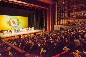 Vystoupení Shen Yun v kjótském ROHM Theatre, 26. ledna.