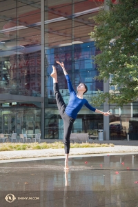 Shen Yun trad twaalf keer op in negen dagen in het AT&T Performing Arts Center, waar het weer boven de 21 graden uitsteeg, een warm welkom na weken in de Canadese winter. (Foto door Stephanie Guo)
