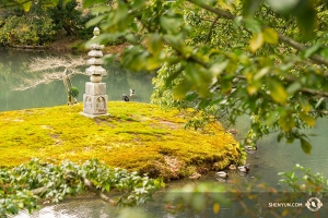 Stunder av lugn mitt i ett hektiskt föreställningsschema, som för första gången innehöll föreställningar i Kyoto. (Foto av Kenji Kobayashi)
