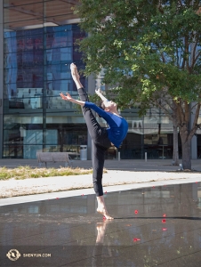 Shen Yun spielte zwölf Mal in neun Tagen am AT&T Performing Arts Center, und das Wetter – über 20 Grad – sorgte für einen warmen Empfang nach Wochen im kanadischen Winter. (Foto: Tänzerin Stephanie Guo)
