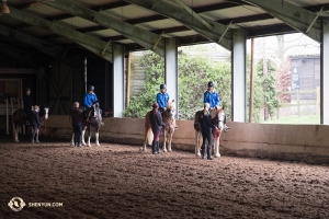 Dansers in het Trent Park Equestrian Centre in het noorden van Londen. (Foto door danseres Stephanie Guo)
