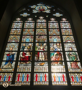 Ein Fenster in der St.-Salvator-Kathedrale in Brügge. (Foto: Jun Liang)
