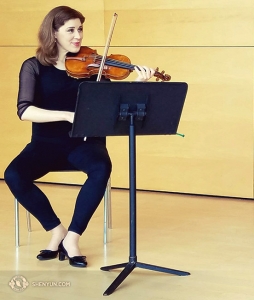 Konsertmästare Astrid Martig i Bregenz, Österrike. (Foto: Leen De Blauwe)
