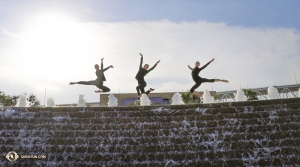 La compagnia si è esibita anche a San Antonio, in Texas, presso il Tobin Center for the Performing Arts. Da sinistra: la ballerina Rachael Bastick, Emily Pan e Lavender Han (foto della ballerina Kaidi Wu)
