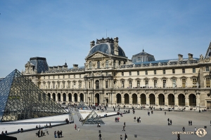 Die Shen Yun World Company beendete ihre Frankreichtour mit drei Aufführungen in Paris. Bei einem freien Tag in der Stadt besuchte die Gruppe das wohl weltweit größte Museum für Renaissancekunst – das Louvre.
