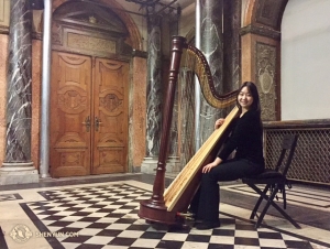 Harpist Shirley Guo di Burgtheater Wina.
