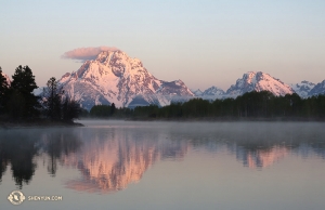 Lever de soleil à Oxbow Bend, dans le Parc national du Grand Teton. Symbolique pour la fin des vacances, il annonce l'aube d'une nouvelle saison. (Photo de Kexin Li)