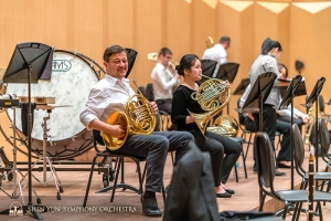 Horn players Rumen Marinov and Rachel Lee in Goyang.  (Photo by TK Kuo)
