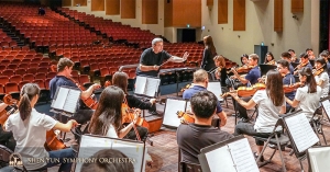 Soundcheck met sopraan Haolan Geng voor de première in Taiwan.
