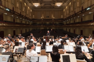 Sala w Boston Symphony Hall jest znana ze swojej niesamowitej akustyki i architektury. Czy zauważyliście 16 greckich posągów przyglądających się próbie naszej orkiestry?
