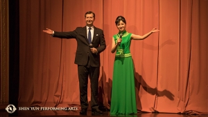 Shen Yun Bilingual Mcs Thumb